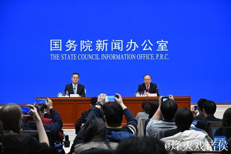 两会现场速递丨政府工作报告起草组负责人解读报告新部署 两会现场速递丨政府工作报告起草组负责人解读报告新部署